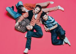 Backstage mit Rou Reynolds von Enter Shikari: „Wenn wir auf die Bühne gehen, fühlen wir uns als Einheit“
