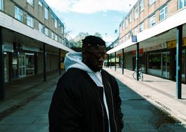 Als Vorbote des neuen Albums: Kelvin Jones veröffentlicht Doppelsingle „3AM / 4AM“