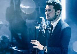 Haarige Angelegenheit: MICHAEL BUBLÉ singt für affiges Publikum