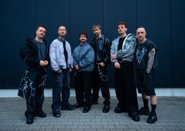 Electric Callboy kündigen „Tanzneid“ für August an – neue Single „Hypercharged“