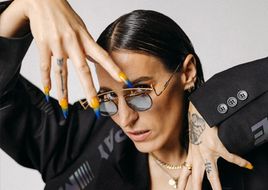 Endlich Neuigkeiten von Mine: Die Sängerin veröffentlicht eine neue Single und kündigt ihr neues Album an