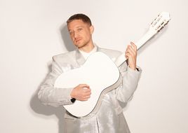 Die Singer-Songwriter-Transformation abgeschlossen: Maeckes veröffentlicht sein „gitarren album“