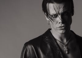 Gips happens: Yungblud hat sich das Bein gebrochen – hier kommt unsere „Get well“-Playlist