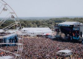 Mit Scooter, Dropkick Murphys und vielen mehr: Deichbrand gibt erste Bandwelle für 2026 bekannt