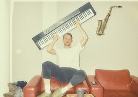 Maeckes kündigt neue Live-Dates an: MAECKES & EIN WEITERES EXPERIMENT