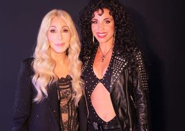 Cher trifft Cher: Kurz vor dem Tourauftakt für „DIE CHER SHOW“ in Europa kam es beim Bambi zum Zusammentreffen zwischen Hauptdarstellerin und der Ikone