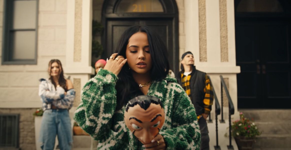 Bild: Sony Music / YouTube / Becky G