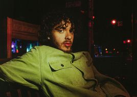 (Fast) ohne Vorwarnung: JACK HARLOW veröffentlicht neues Album „Jackman.“