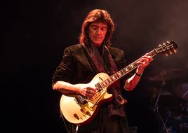 Steve Hackett kommt 2025 mit „Genesis Greats, Lamb Highlights & Solo” zurück nach Deutschland