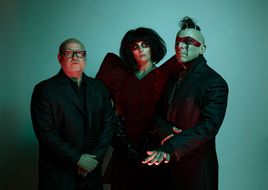 Puscifer melden sich mit neuer Single „Self Evident“ zurück – neues Album „Normal Isn’t“ im Februar 2026