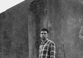 Im Herbst 2025 geht Betterov solo am Klavier auf Tour durch Deutschland - neue Single veröffentlicht