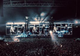 Arm in Arm auf die Bühne: Triumphaler Tourauftakt von Oasis in Cardiff