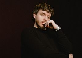 Ein bisschen Bossa-Nova-Hitze im Winter: Jack Harlow meldet sich mit „Hello Miss Johnson“ zurück