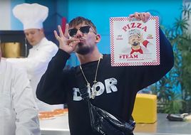 Mamma mia: CAPITAL BRA bringt seine eigene #TEAMCAPI-Pizza auf den Markt!