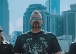 Sabaton veröffentlichen neue Version von „Templars“ mit Pop Evil-Sänger Leigh Kakaty