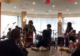 Zum 100. Geburtstag von Tom Morellos Mutter: Jack Black covert Ozzys „Mr. Crowley“ mit Kids-Band