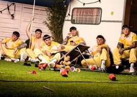Bewegt euch! ESKIMO CALLBOY tun’s auf „We Got The Moves“ schließlich auch