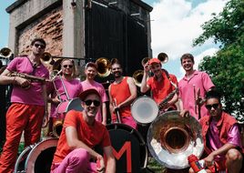 Moop Mama kündigen „MusikMitMaschine“-Tour für 2027 an