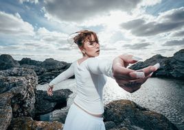 Vicky zwischen „fallen“ und „fliegen“: Neue Single und große Tour – neue Konzerte 2027
