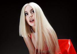 Na endlich: AVA MAX veröffentlicht ihr Debütalbum „Heaven & Hell“