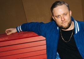 „Wunderbare Welt“: FATONI kündigt neues Album mit gleichnamiger Single an – das Video ist eine Liebeserklärung ans Kino