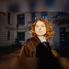 Özge Inan - Literatur zur Zeit