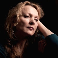 F&uuml;r mich soll es rote Rosen regnen - Cora Chillcott singt Hildegard Knef