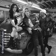 Chrissy & VOIL&Agrave;