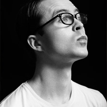 Tom Vek
