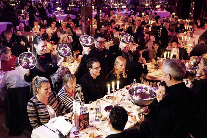 Spiegelpalast am Bahnhof Ostkreuz