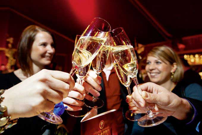 Spiegelpalast am Bahnhof Ostkreuz